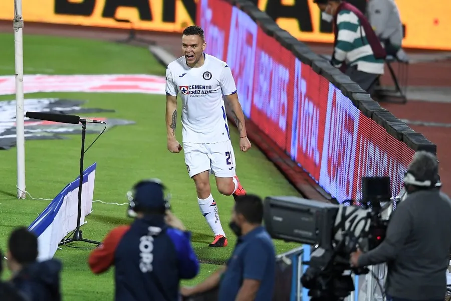IMAGO7 Jonathan Rodríguez durante un partido con Cruz Azul