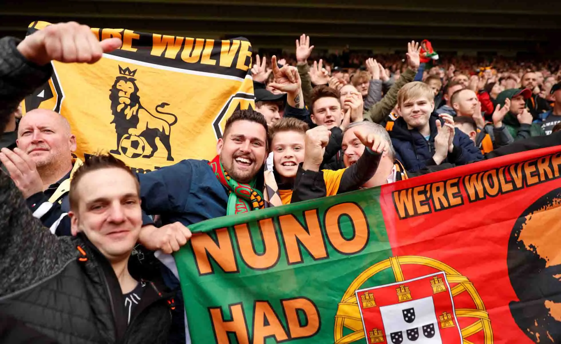 ESPECIAL Afición de Wolves apoya a su equipo