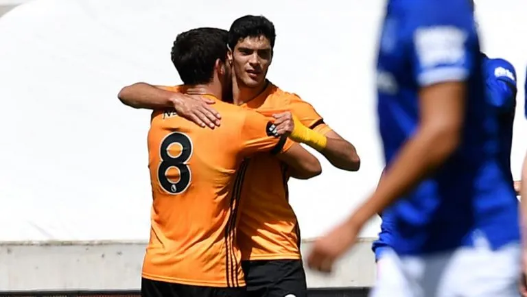 AP El mexicano celebra su gol contra Everton