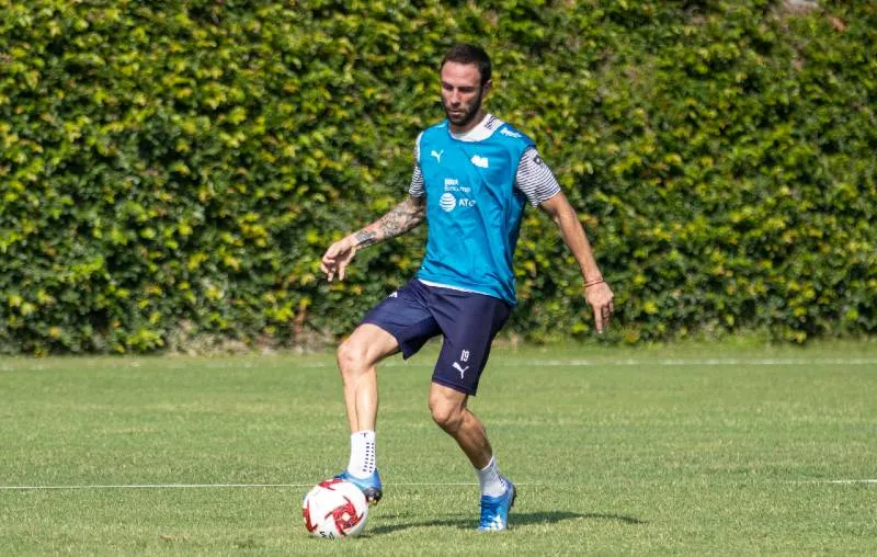Layún entrenando en el Barrial