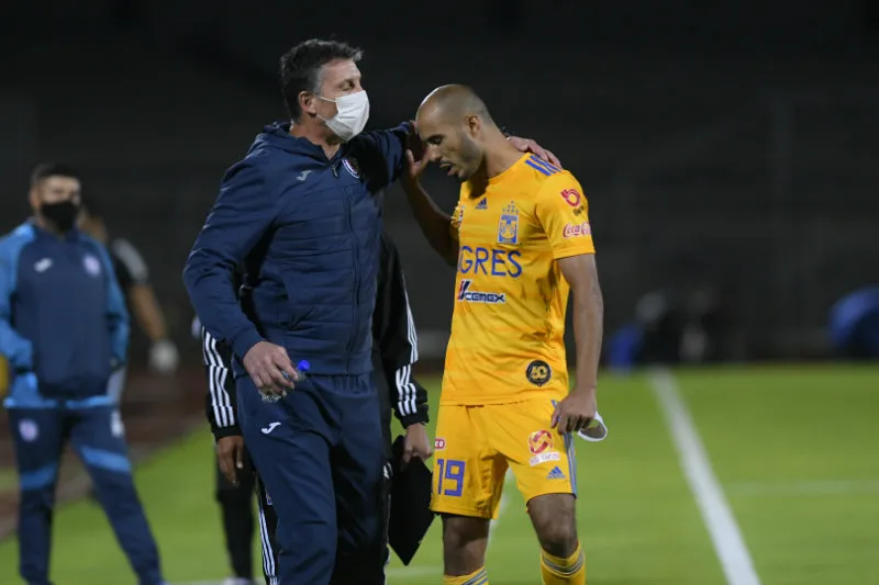 Siboldi y Guido Pizarro durante el partido