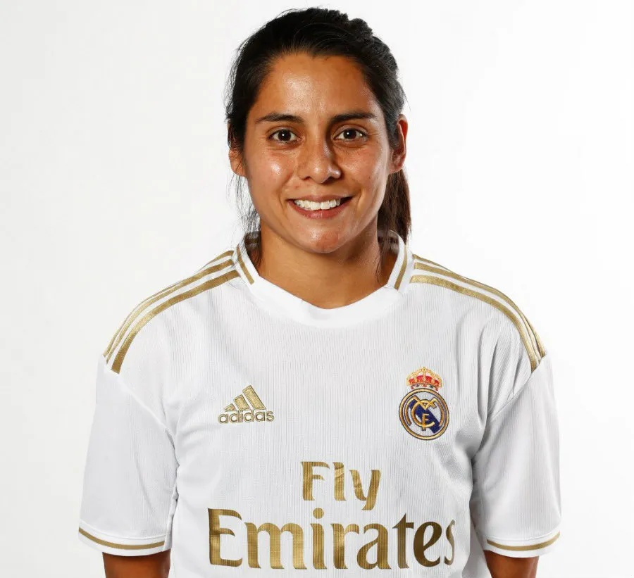 TWITTER @KentiRobles Robles ya posa con la playera merengue