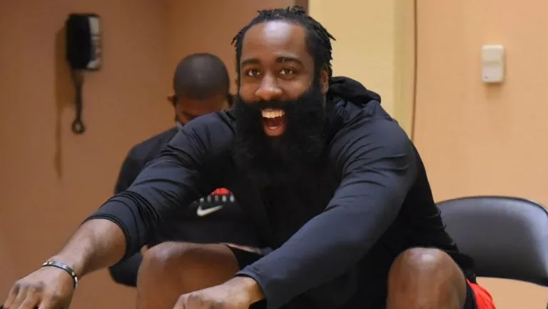 James Harden ya entrenó con su equipo