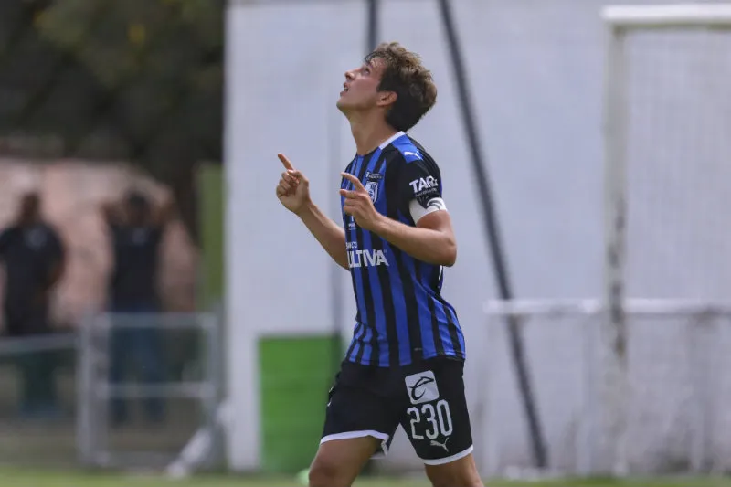 Álvaro Verda en partido con Querétaro