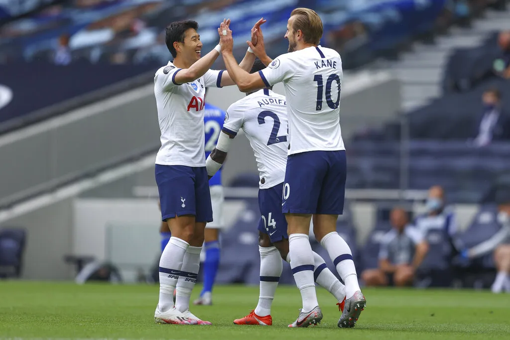 AP Son y Kane celebrando un gol