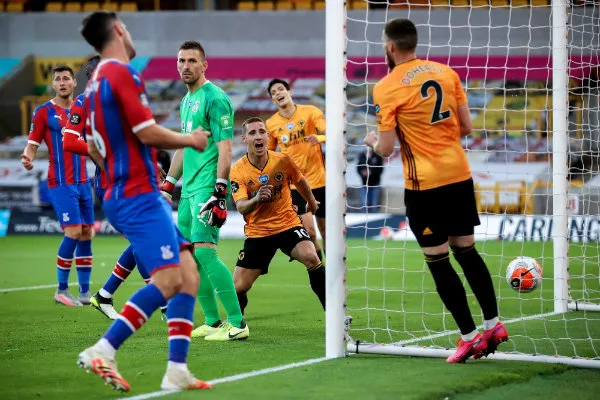 EFE Raúl Jiménez en acción ante Crystal Palace