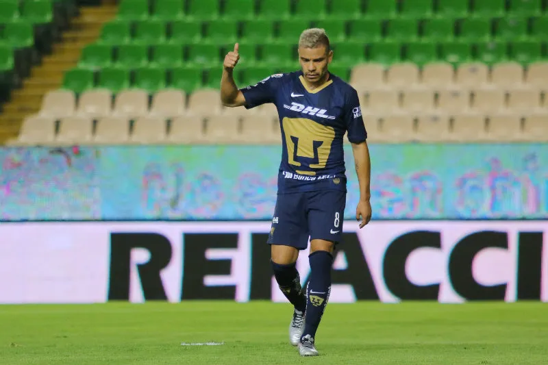 Pablo Barrera en partido con Pumas
