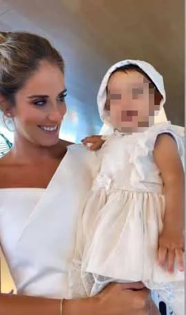 Sandra de la Vega, en compañía de su bebé