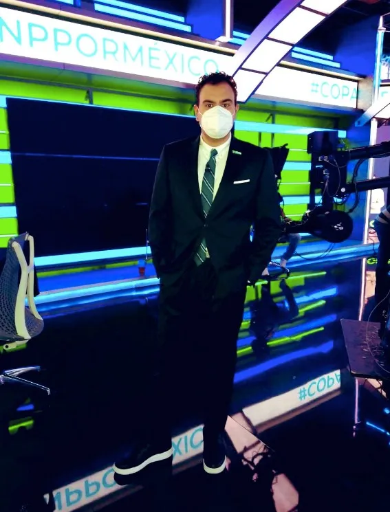 Farías antes de una transmisión