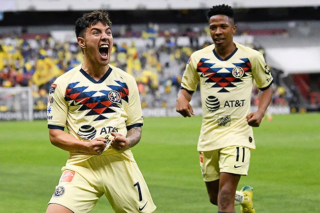 IMAGO7 Leo Suárez festeja un gol con América