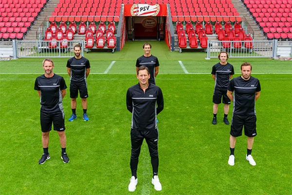 PSV Roger Schmidt y su cuerpo técnico