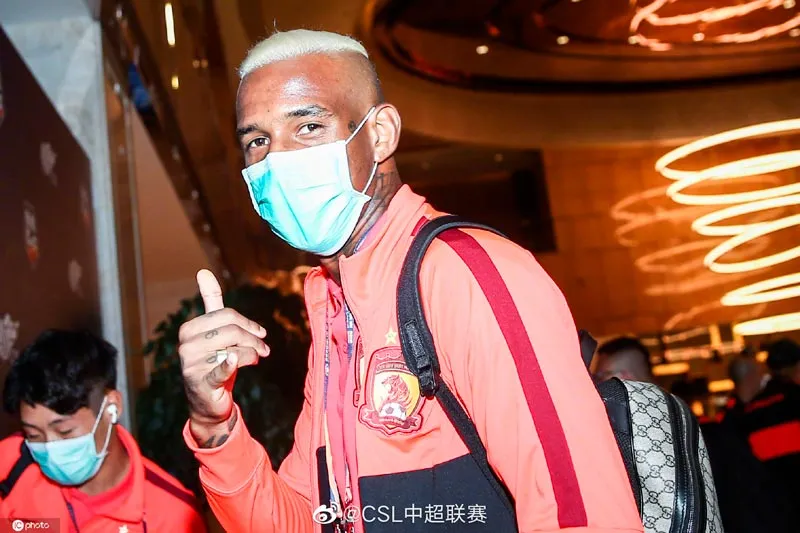 FACEBOOK Guangzhou Evergrande Anderson Talisca en la concentración del Guangzhou Evergrande
