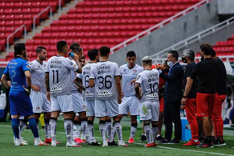 IMAGO7 Plantilla de Atlas escuchando indicaciones de Rafa Puente Jr