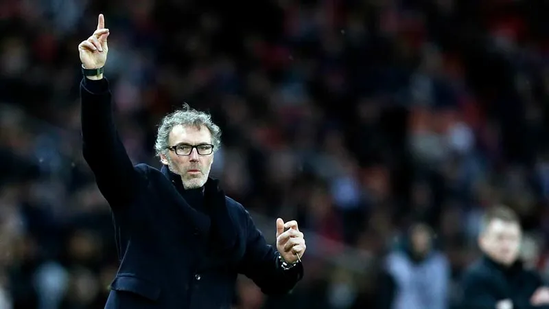 El técnico francés da indicaciones a sus jugadores