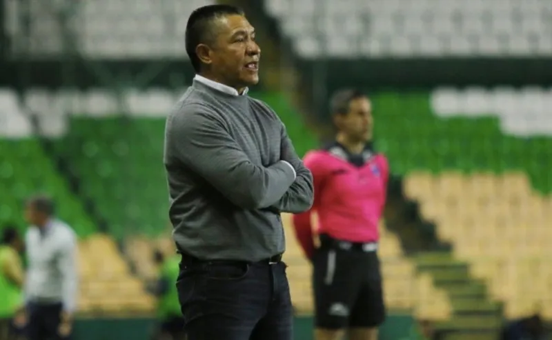 IMAGO7 Ambriz en un juego con León