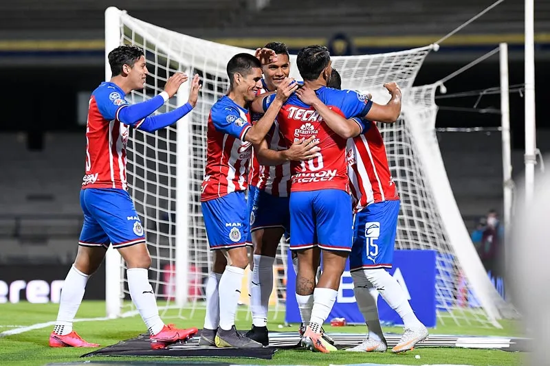 Jugadores del Rebaño celebran un gol