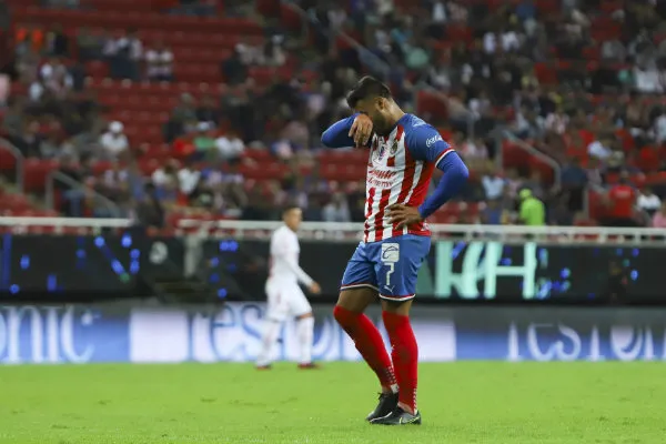 IMAGO7 Alexis Vega en lamento con Chivas
