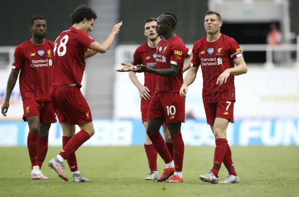AP Jugadores del Liverpool celebran un gol