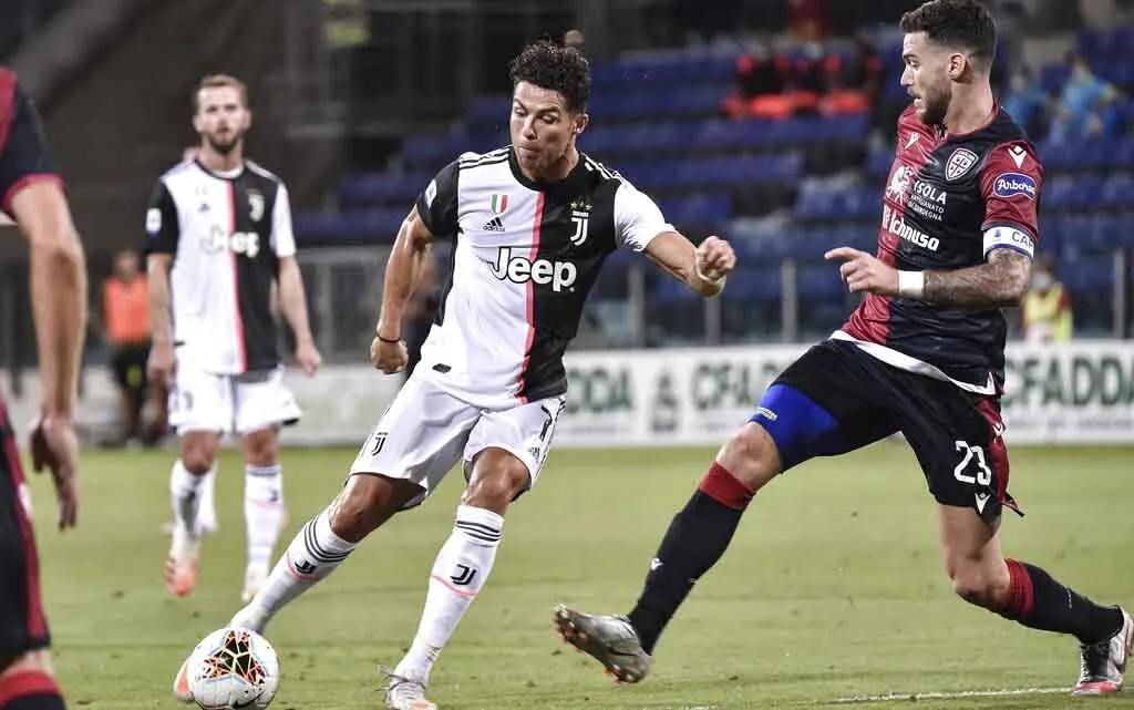 AP Cristiano se prepara para rematar a puerta