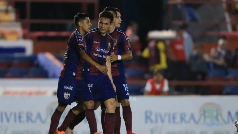 Jugadores de los Potros de Hierro celebran un gol