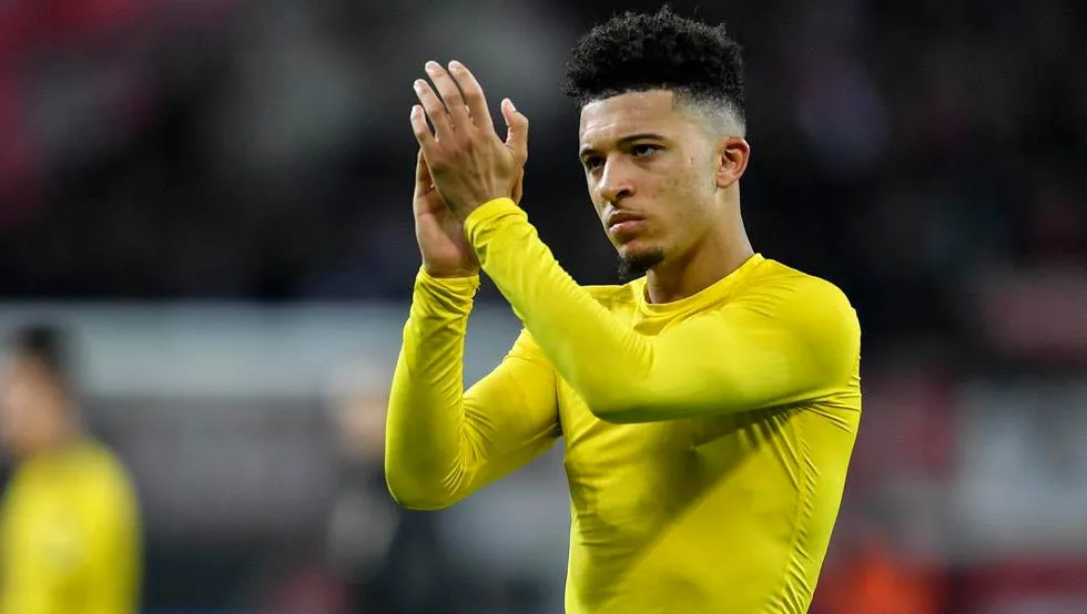 El futbolista inglés aplaude a la afición