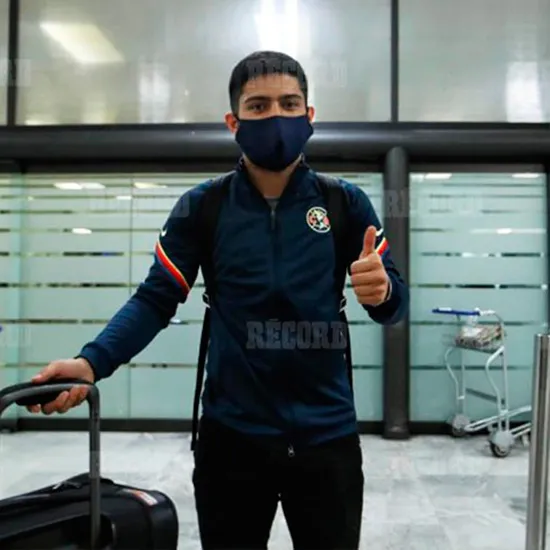 MIGUEL PONTÓN Díaz posa para la cámara de RÉCORD