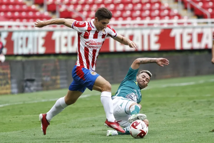 Jean Meneses durante un partido con Léon