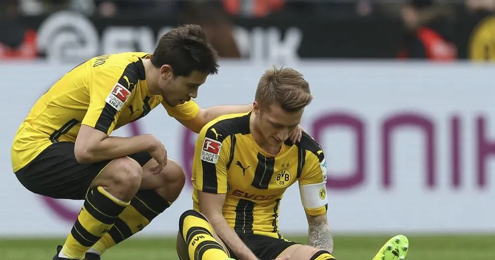 Reus con una lesión en el muslo izquierdo en 2017