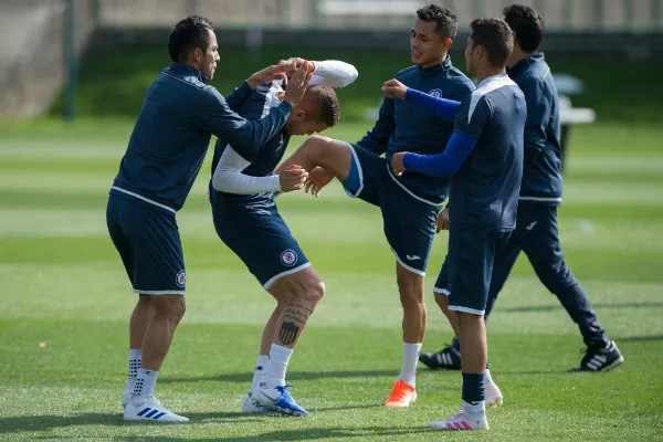 MEXSPORT Cabecita Rodríguez en práctica con Cruz Azul