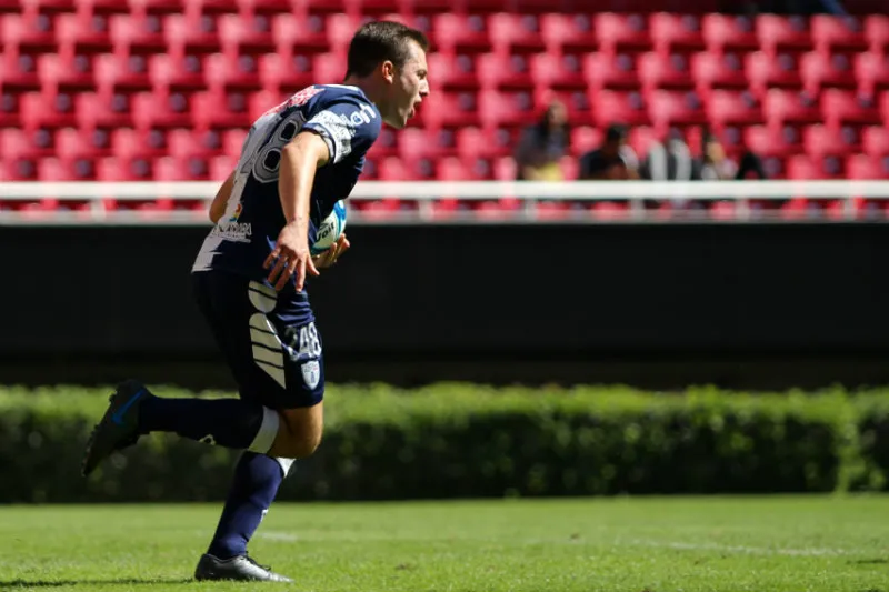 Pizzuto en partido con Pachuca
