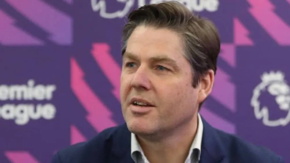 Richard Masters, presidente de la Premier en una conferencia de prensa