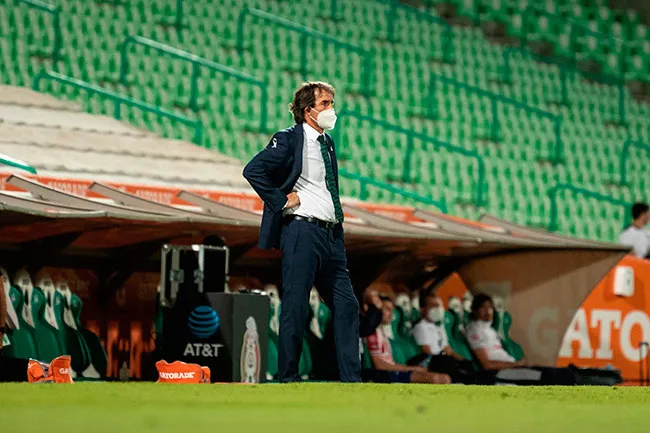 MEXSPORT Almada observa un partido de Santos