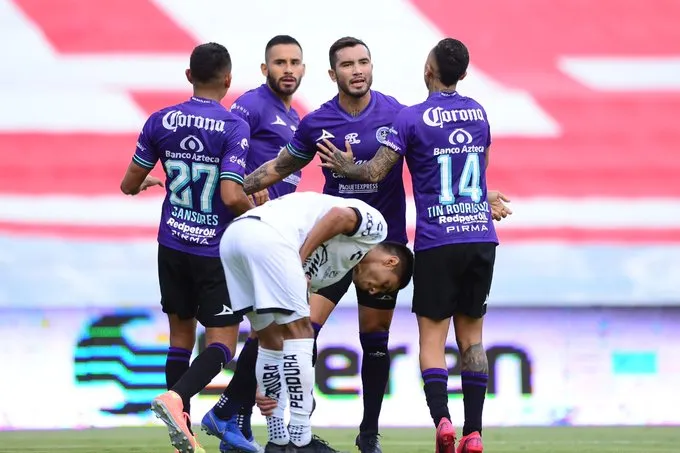 Jugadores de Mazatlán celebran en Querétaro
