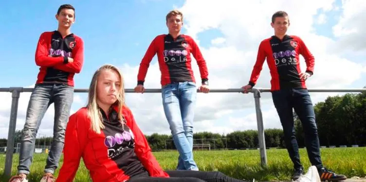 ESPECIAL Ellen Fokkema posa junto a sus compañeros