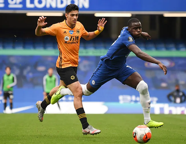 Raúl Jiménez, en un partido de la Premier League