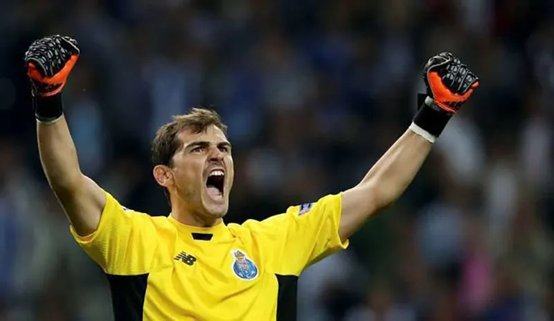 ESPECIAL Iker Casillas festeja una anotación el Porto