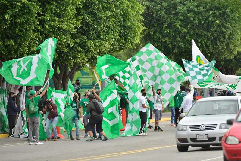 La afición de la Fiera en las calles de Guanajuato apoyando a su equipo