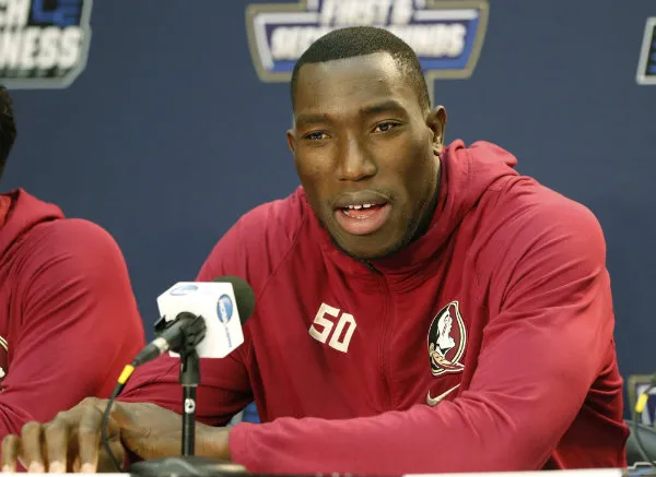 AP El pívot nigeriano Michael Ojo