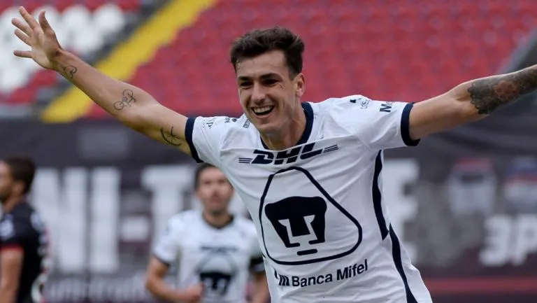 IMAGO7 Dinenno celebra un gol contra Atlas