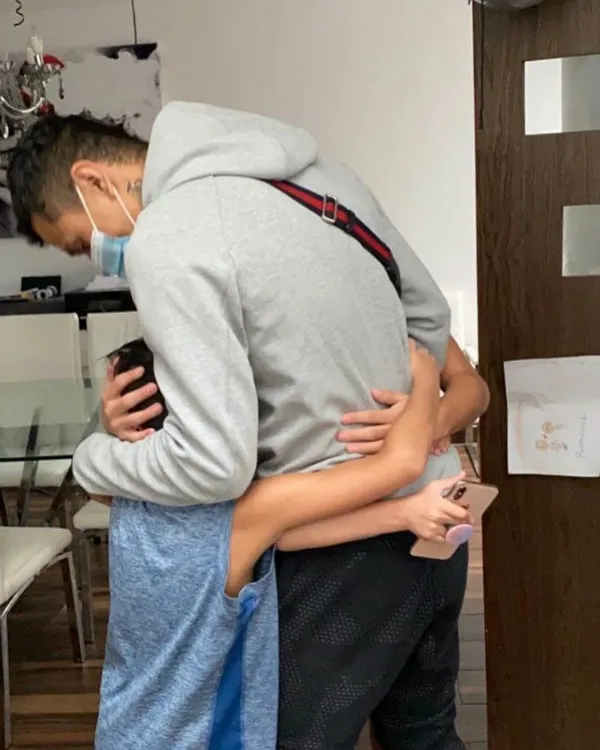 El Cata llegando a su casa