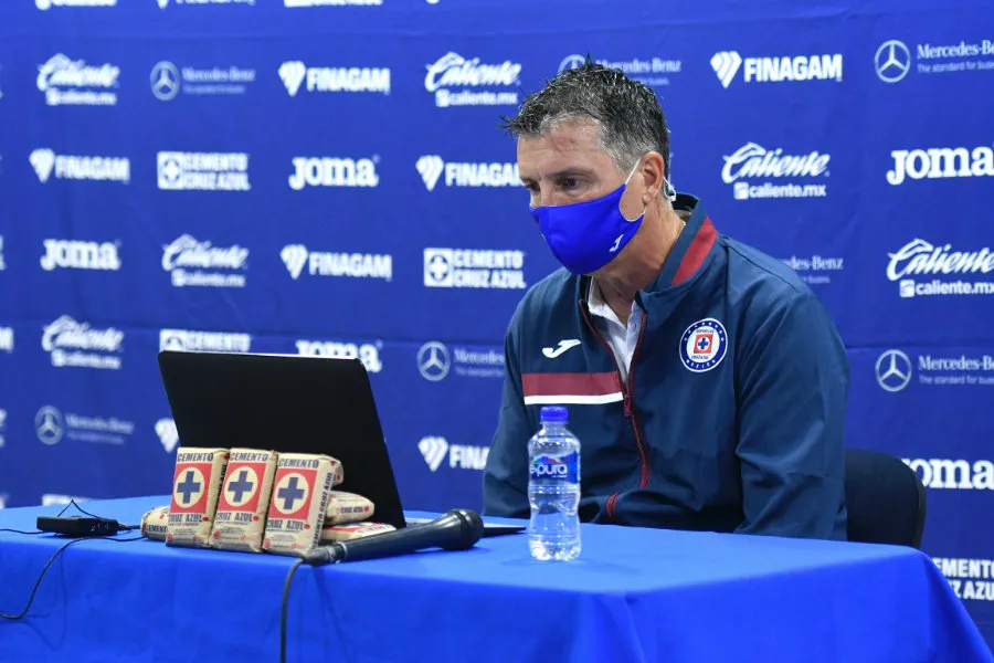 IMAGO7 El técnico en la charla con los medios