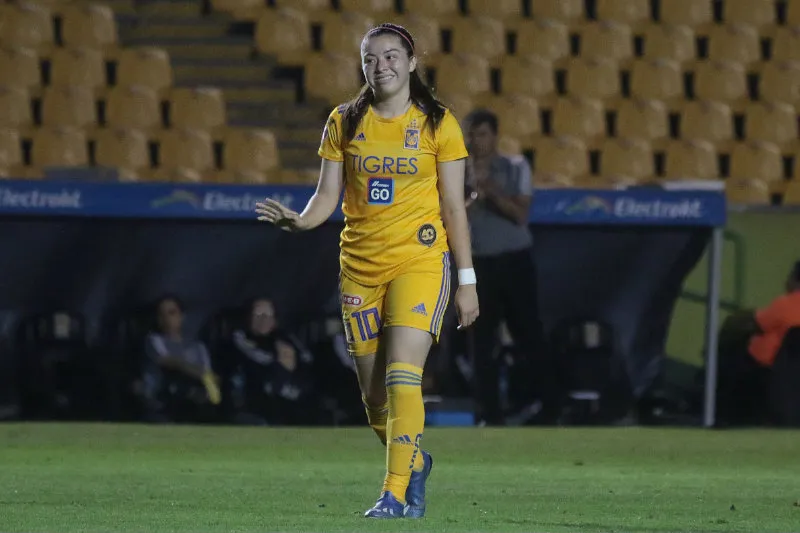 IMAGO7 Katty Abad en partido con Tigres Femenil