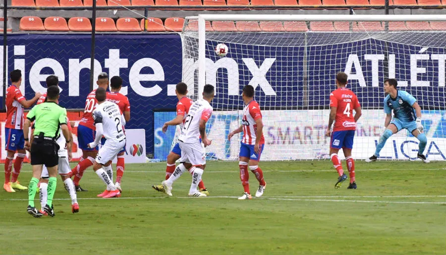 IMAGO7 Marcelo Javier Correa abrió el marcador con disparo de tiro libre