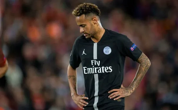 Neymar festeja un gol con el PSG