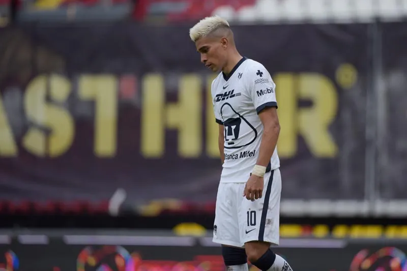 IMAGO7 Favio Álvarez lamenta una acción