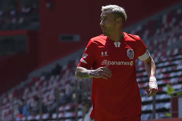 Sambueza en un partido con Toluca