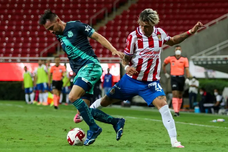 El Chicote en acción con Chivas vs Puebla