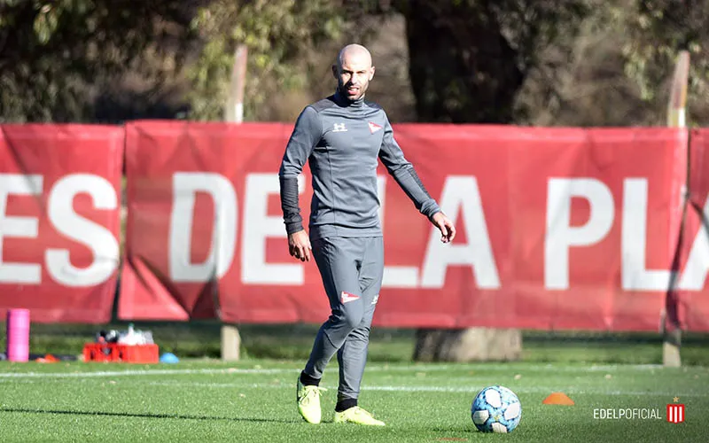 FACEBOOK @EDELPOFICIAL Mascherano en un entrenamiento en Argentina