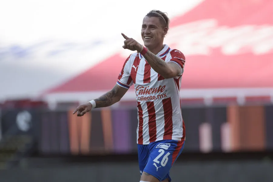 Cristian Claderón festeja su anotación