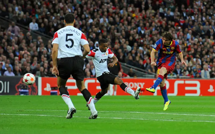 Messi en acción vs el Manchester United de Ferdinand